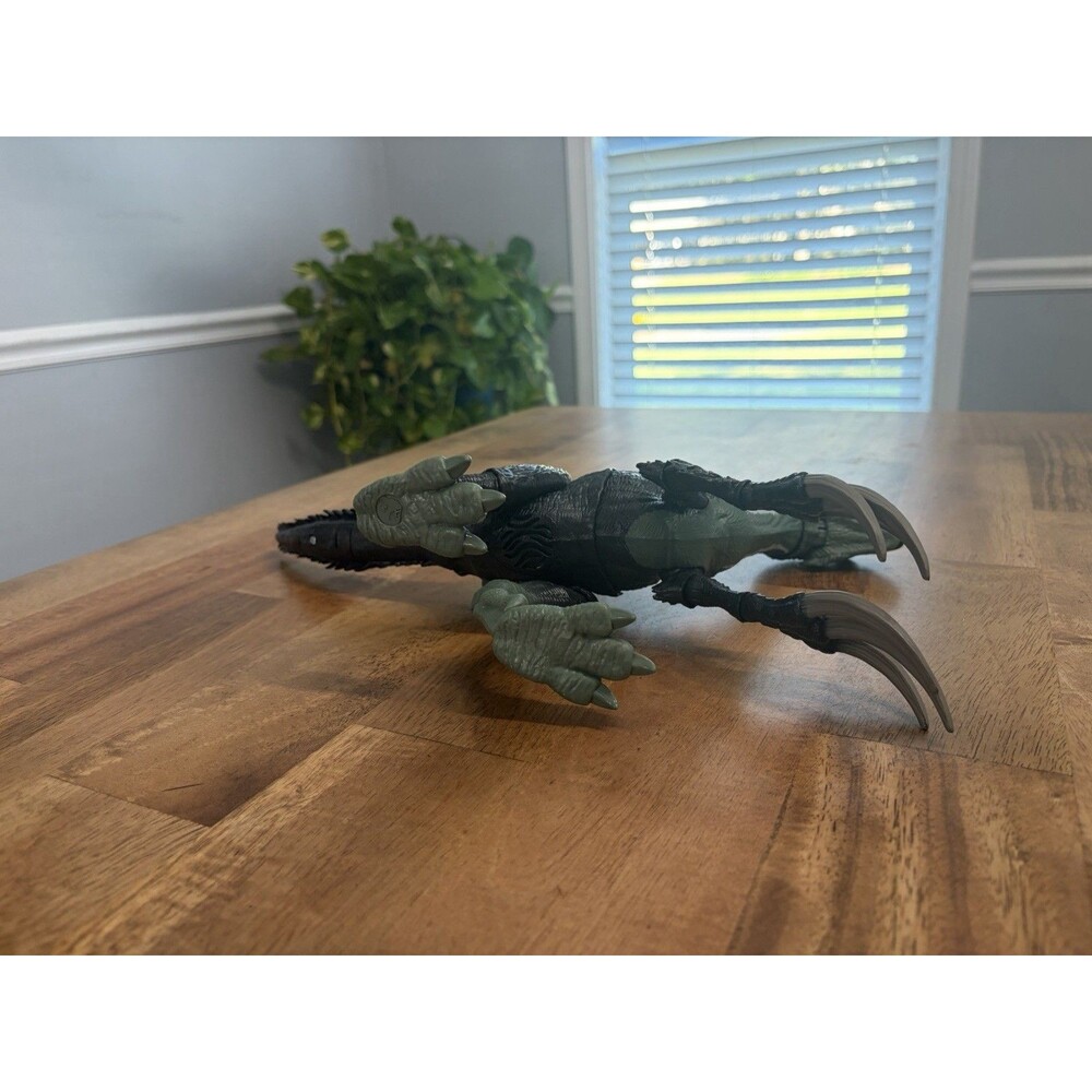 Mattel Jurassic World Velociraptor Dinosaur Figure with Extended Claws - Picture 5 of 6